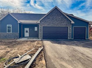 9620 Lismore Rd, Roscoe, IL 61073