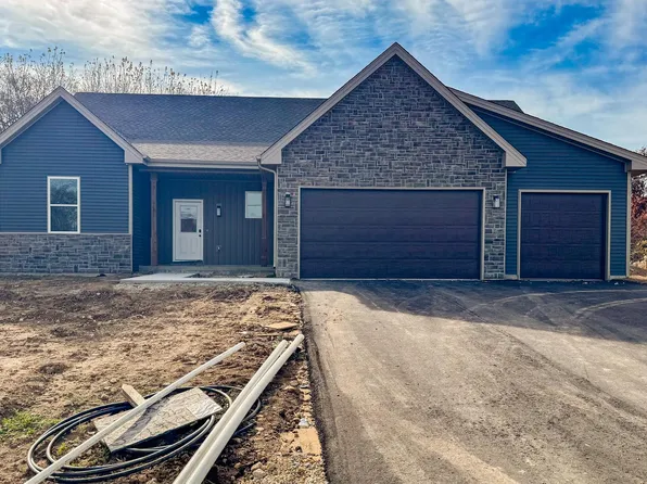 9620 Lismore Rd, Roscoe, IL 61073