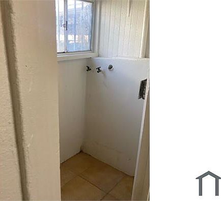5th image of 859 W 49th St