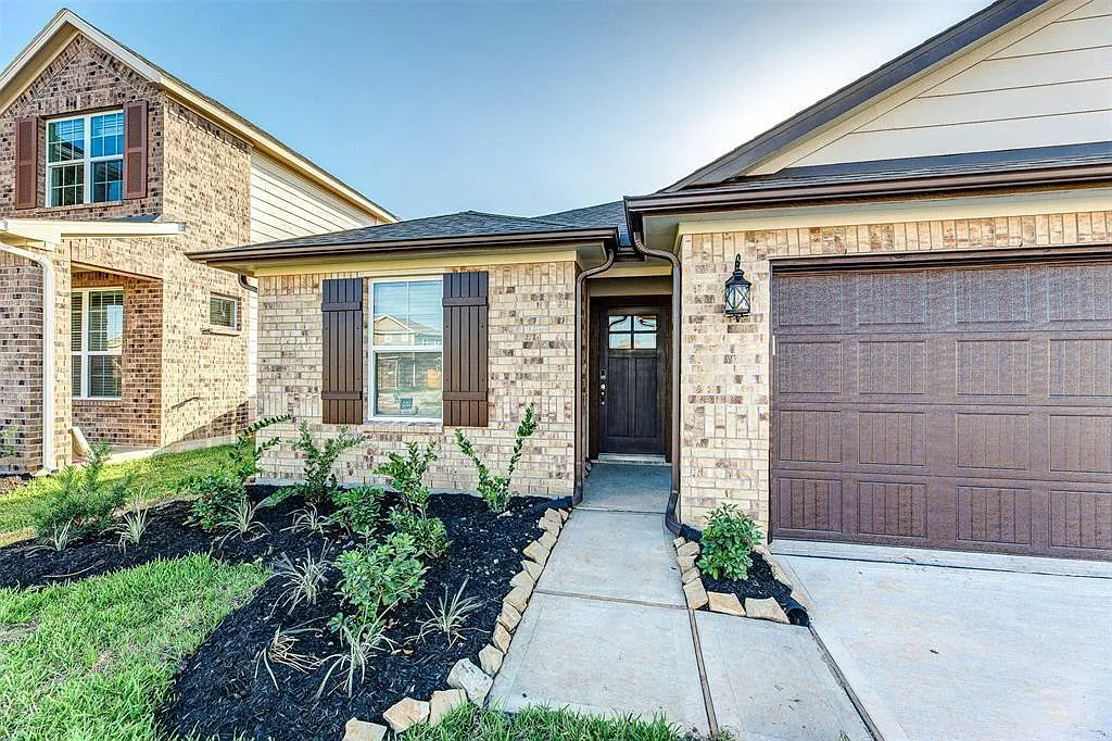 3 bed, 2.0 bath, 1730 sqft, $2,200 — Photo 3