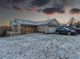 10 Hillside Cres, Stewiacke, NS B0N 2J0