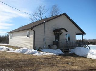 10575 N Sheridan Rd, Edmore, MI 48829