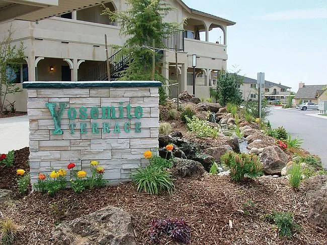 Yosemite Terrace Apartments — Photo 2
