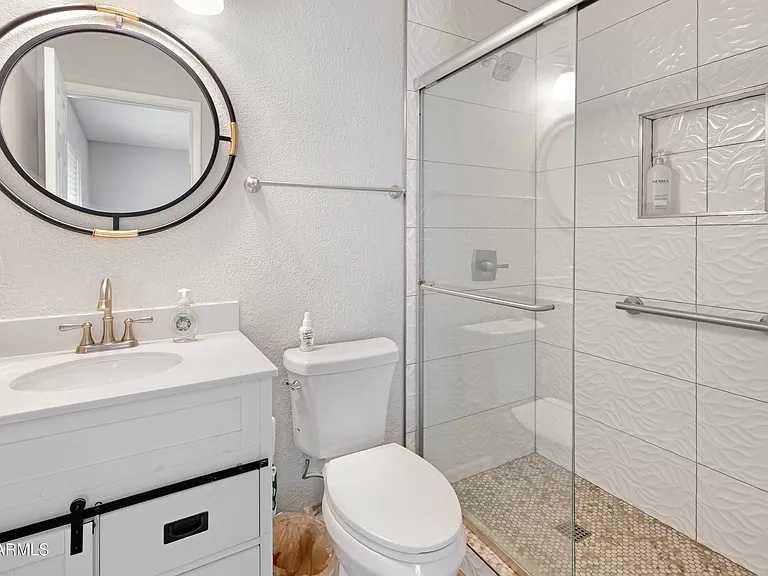 208 E Oxford Dr — Photo 19