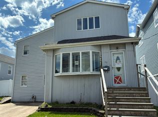 39 Kent Rd, Island Park, NY 11558