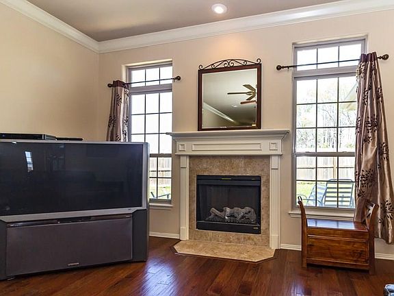 5th image of 209 W Weymouth Ct