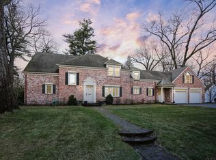 23 Greenwich Rd, Longmeadow, MA 01106