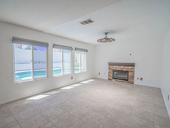 4th image of 40067 Villa Moura Dr
