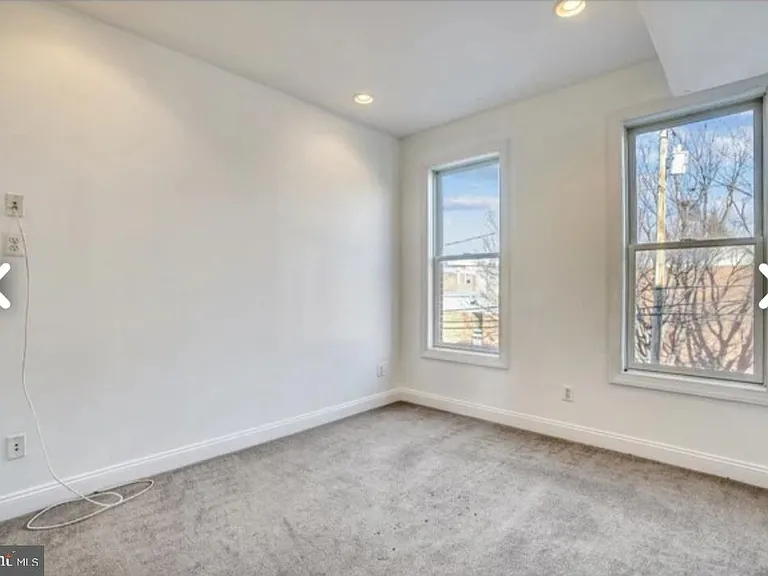 111 E Cross St — Photo 16