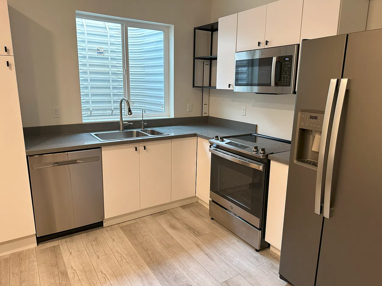562 W Lewski Ln — Photo 2