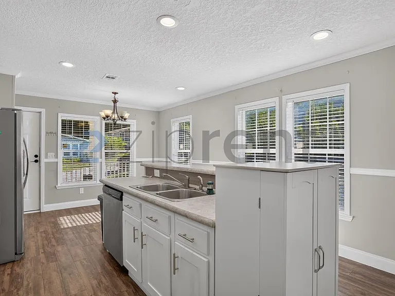26 Hillandale St — Photo 10