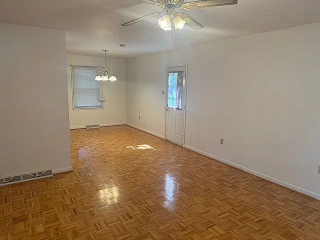3 bed, 1073 sqft, $1,750 — Photo 3