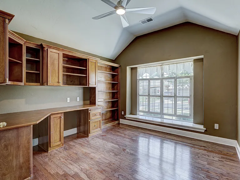 2104 Del Simmons Dr — Photo 13