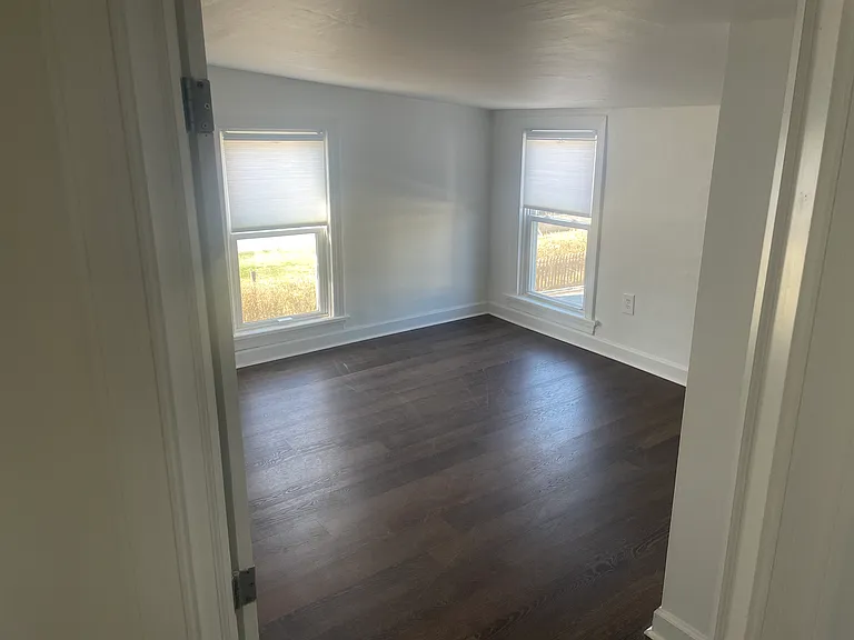63B Wilson Ave — Photo 10