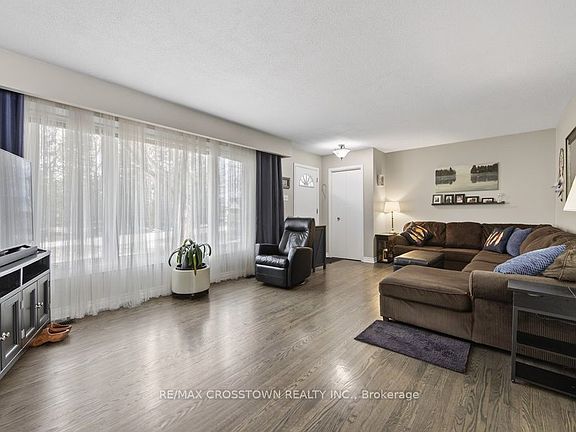 4th image of 15 Smallman Dr