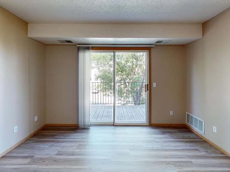 Dakota Park Apartments — Photo 11