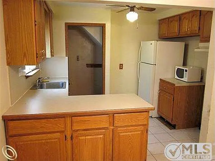 3 bed, 1041 sqft, $1,700 — Photo 3