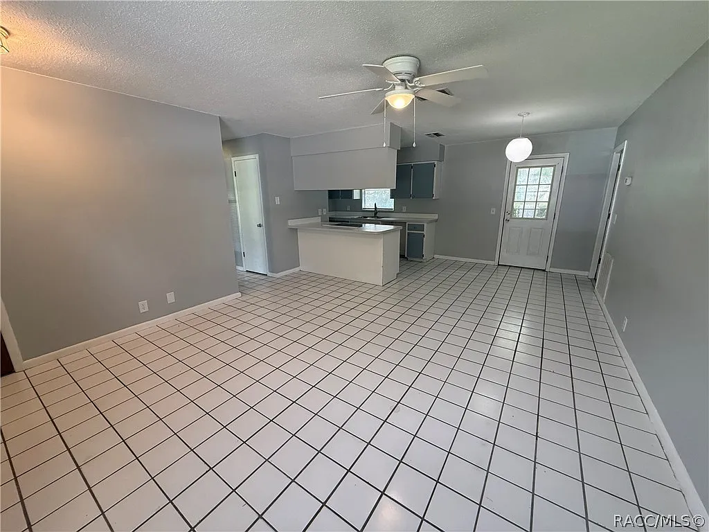 3 bed, 1025 sqft, $1,500 — Photo 4