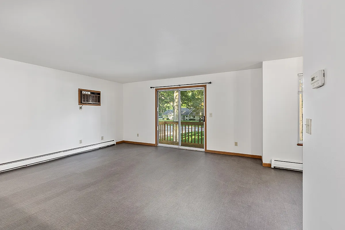 15326 Clovernook - Heat included — Photo 4