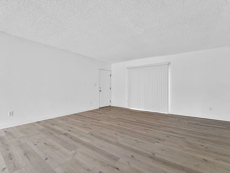 4320 Mammoth Ave #101 — Photo 24
