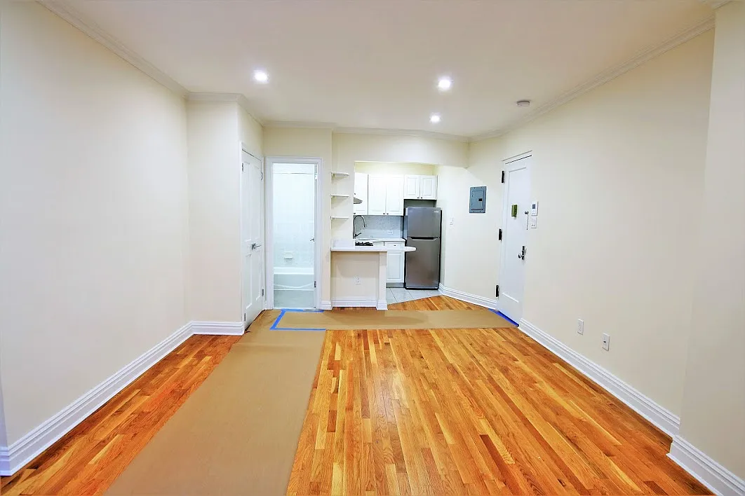 Building Photo - 34 W 75th St #GF