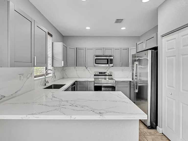 3320 W 90th St — Photo 25