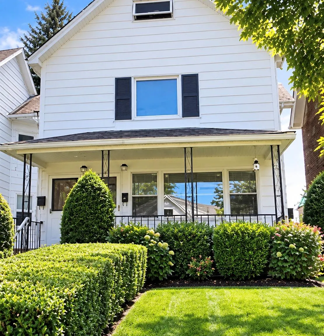 3 bed, 3.0 bath, 1724 sqft, $2,100 — Photo 1