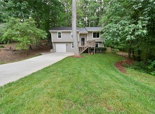 459 Ridgetop Dr NW, Woodstock, GA 30102