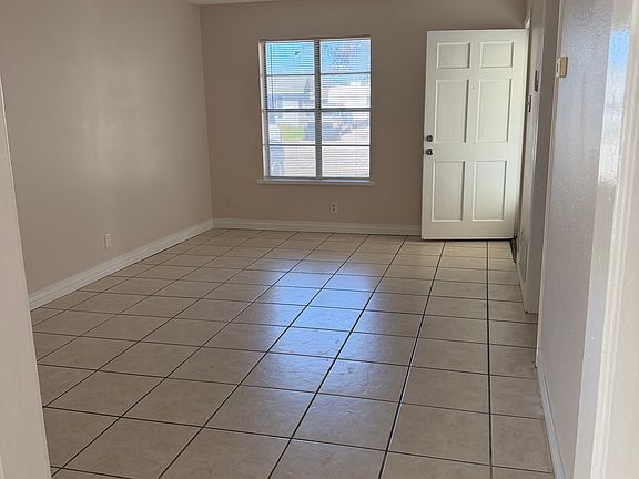 3rd image of 6121 Orangewood Dr