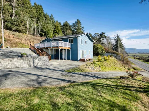 11917 Ocean View Dr, Smith River, CA 95567