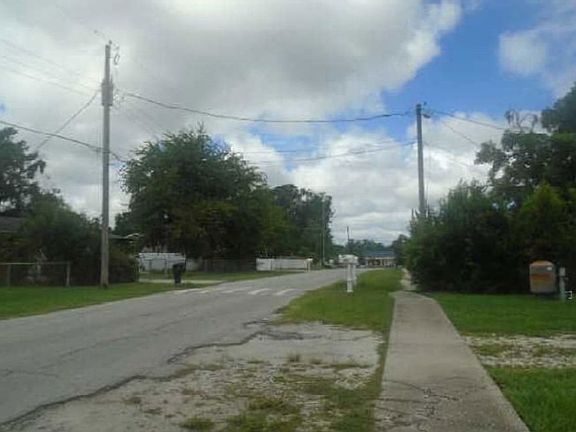Exterior Neighborhood (street photo)
