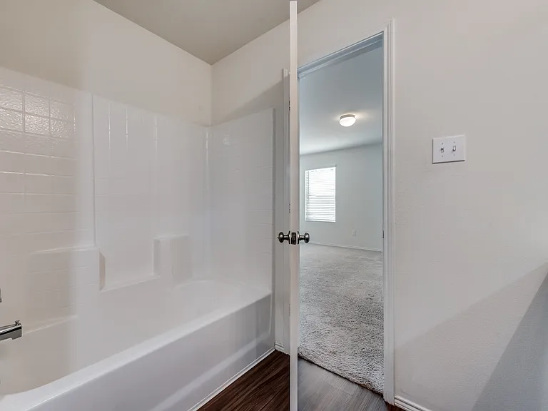 305 Falling Star Dr — Photo 4