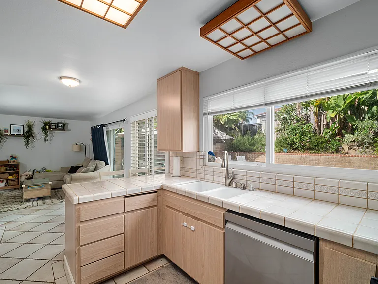 1015 Sparrow Ct — Photo 4