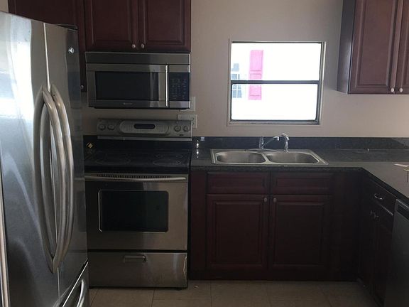 5th image of 332 Macadamia Dr