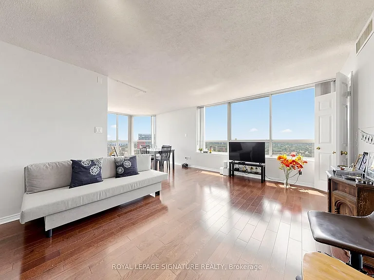 1360 Rathburn Rd E #1808 — Photo 7