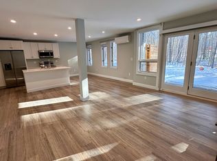 2 Village Green Dr #104, Kittery, ME 03904