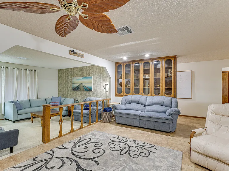 2400 Baron Dr — Photo 12