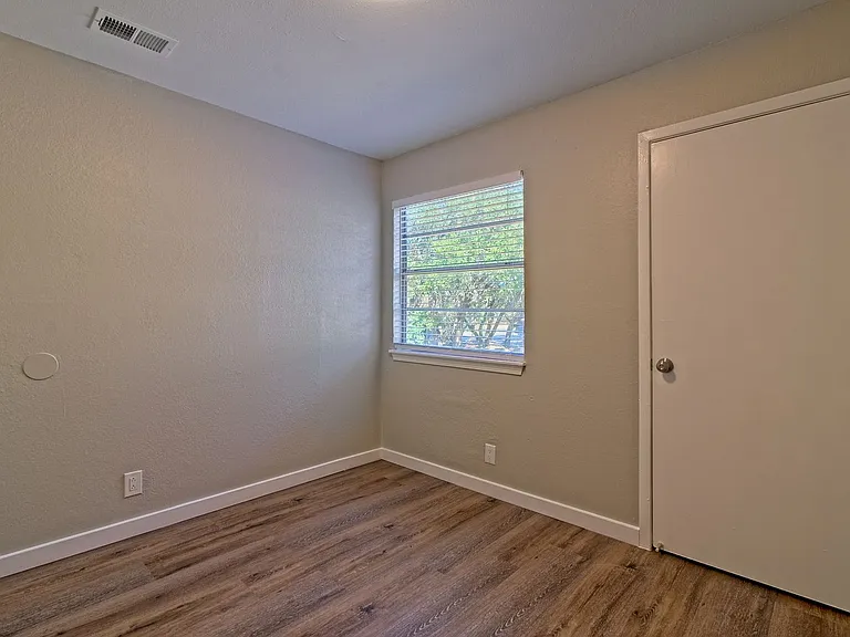 401 Hedgewood Dr #C — Photo 18