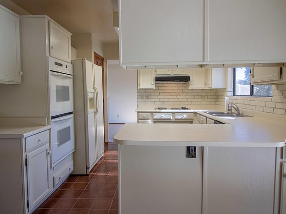 5th image of 5851 E Elmwood St