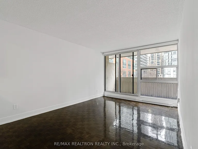 33 Isabella St #511 — Photo 15