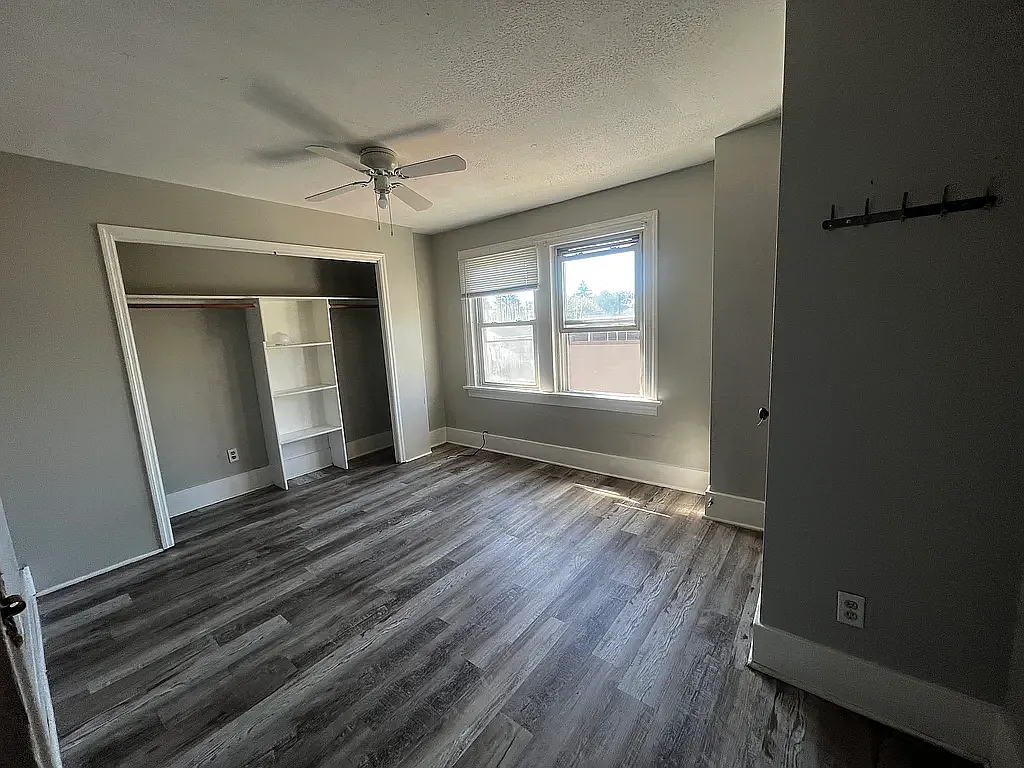 3 bed, 2388 sqft, $1,150 — Photo 3