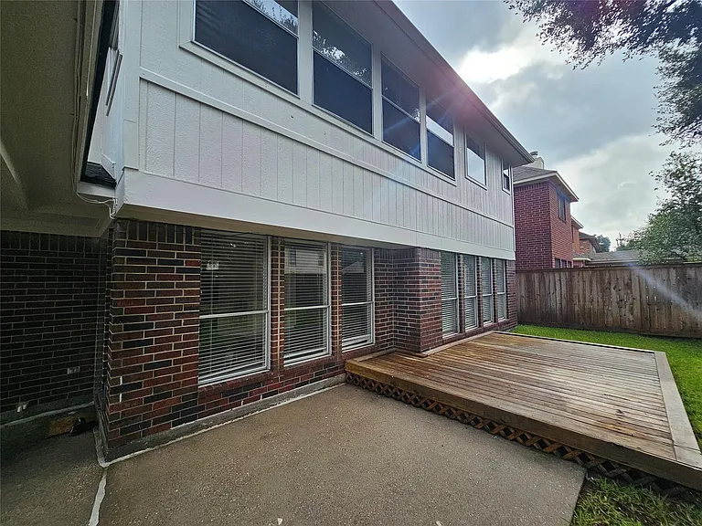 15015 Dawnbrook Dr — Photo 28