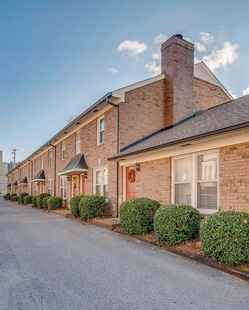 2 bed, 1.5 bath, 1150 sqft, $1,950 — Photo 1