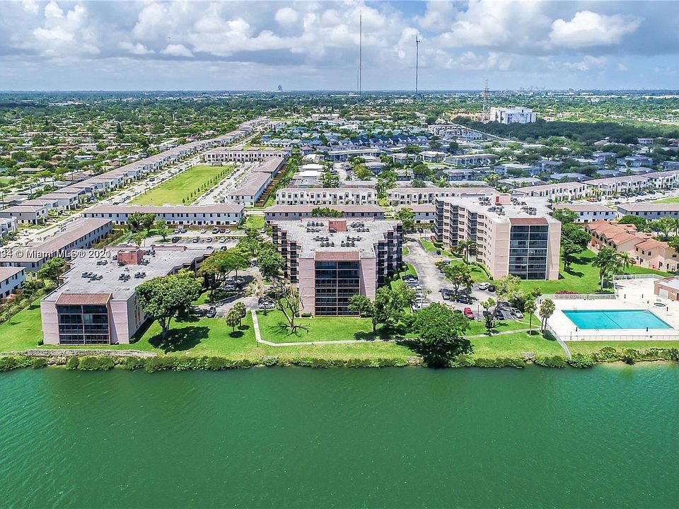 Middle Building 5th Floor Direct Lakefront