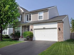 1821 Hobson Ln, Aurora, IL 60503