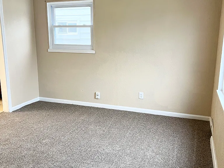 12785 Sherman Ave — Photo 4