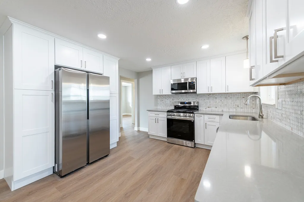 3 bed, 1297 sqft, $2,100 — Photo 1