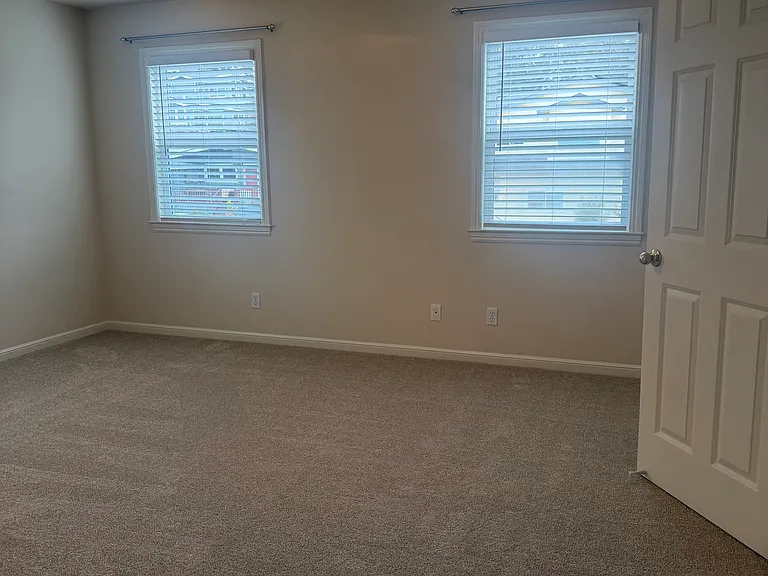 213 Valencia Ave — Photo 23