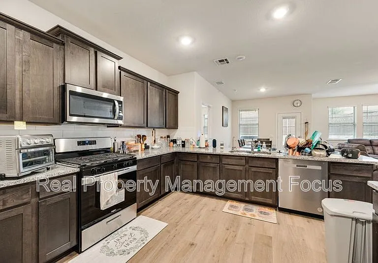 7205 Bledington Ln — Photo 7