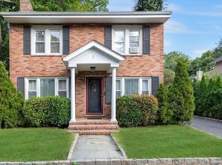 1 Motts Lane, Glenwood Landing, NY